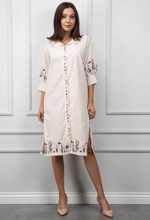 Rochie bej accesorizata cu broderie
