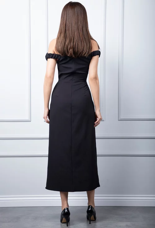 Rochie neagra accesorizata