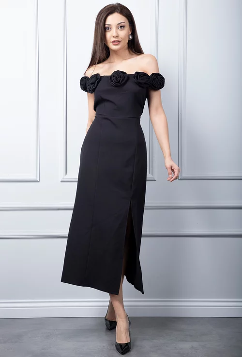 Rochie neagra accesorizata
