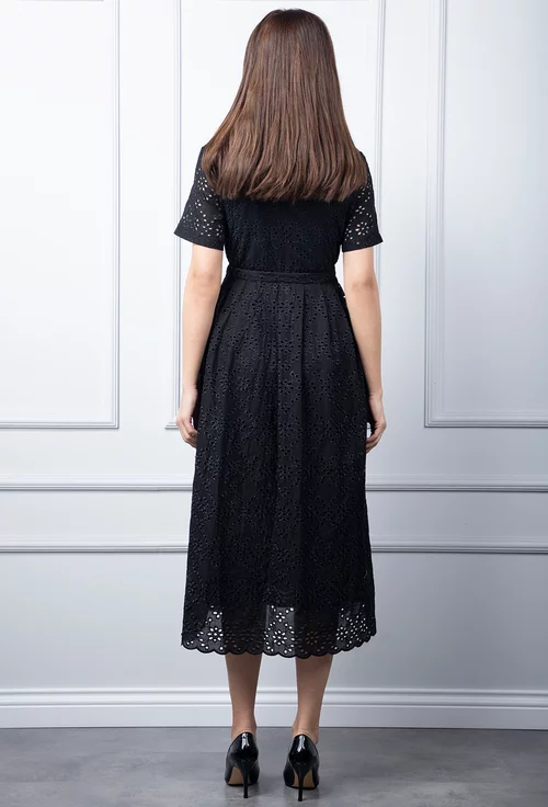 Rochie neagra cu model perforat
