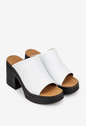 Saboti dama albi din piele naturala cu varful decupat