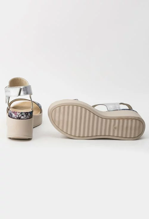 Sandale argintii cu imprimeu floral colorat din piele naturala Clarise