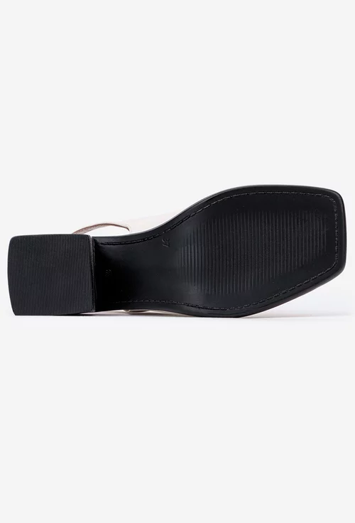 Sandale bej deschis din piele cu ornament