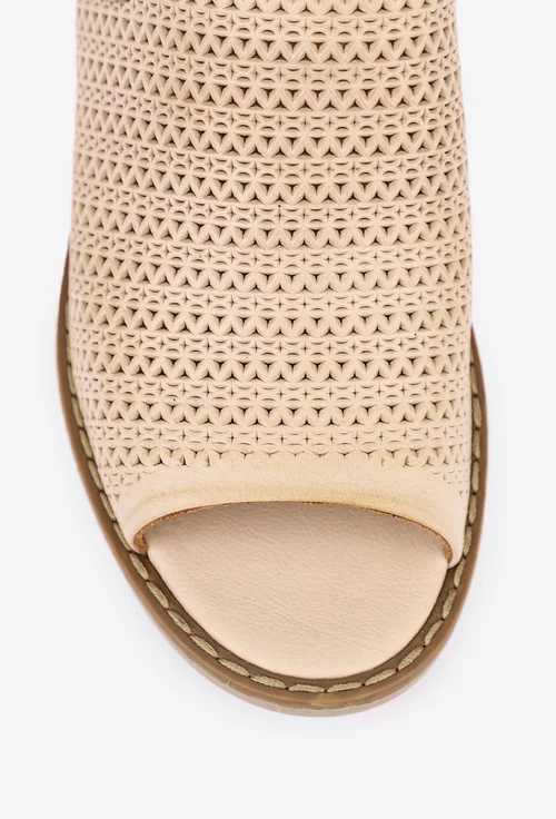 Sandale bej din piele cu model perforat