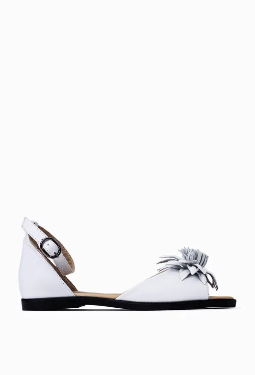 Sandale dama albe din piele cu ornament floare