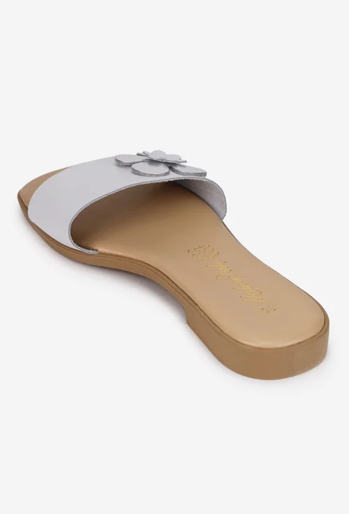 Sandale dama albe din piele naturala cu floare model tip papuc