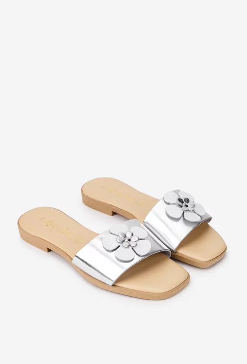Sandale dama argintii din piele cu ornament model tip papuc