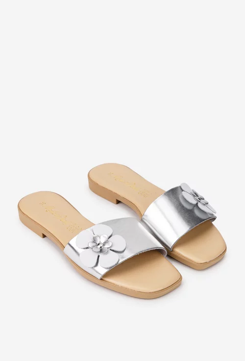 Sandale dama argintii din piele naturala cu floare model tip papuc