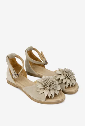 Sandale dama bej din piele intoarsa cu detaliu floare