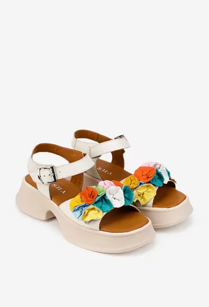 Sandale dama bej din piele naturala cu detalii florale
