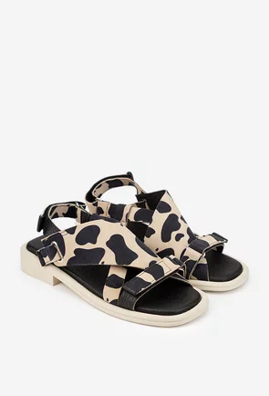 Sandale dama NUR bej cu negru din piele intoarsa animal print