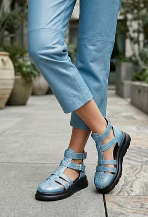 Sandale dama NUR bleu din piele texturata cu multe barete