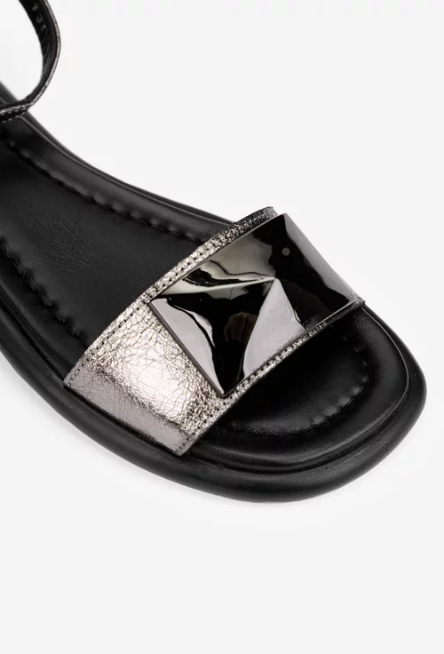 Sandale dama NUR din piele argintie cu ornament negru