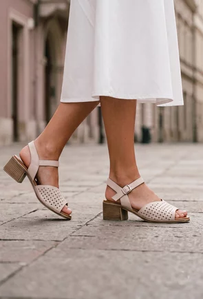 Sandale dama NUR din piele bej cu perforatii