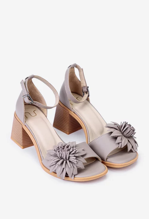 Sandale dama taupe NUR din piele cu ornament floare