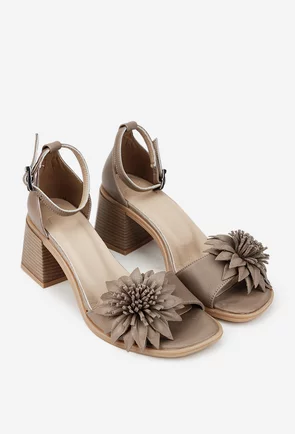 Sandale dama taupe NUR din piele cu ornament floare