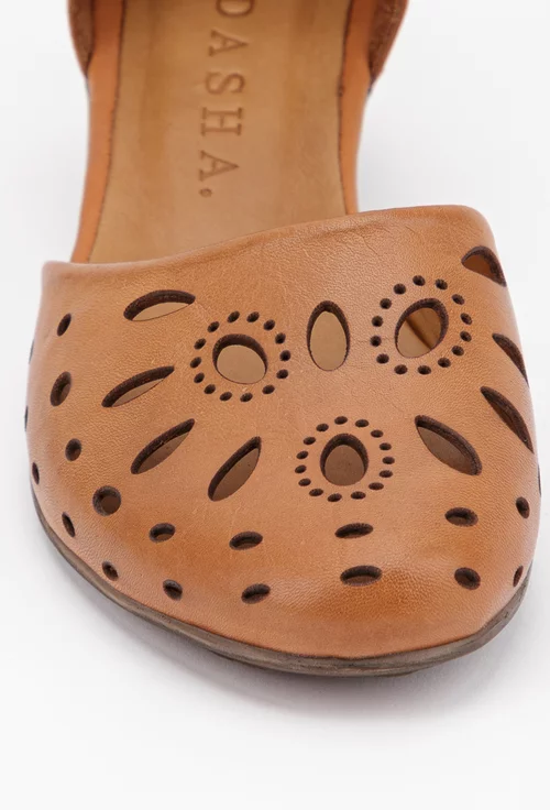 Sandale din piele maro cu model perforat