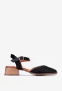 Sandale negre din piele cu model perforat