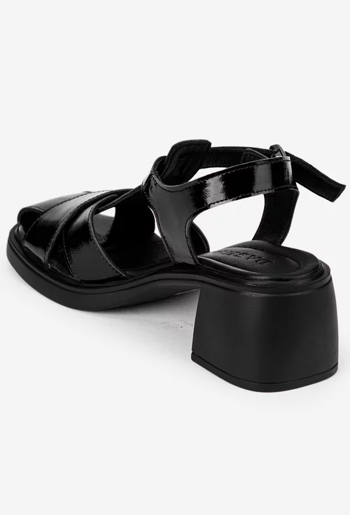 Sandale negre din piele lacuita