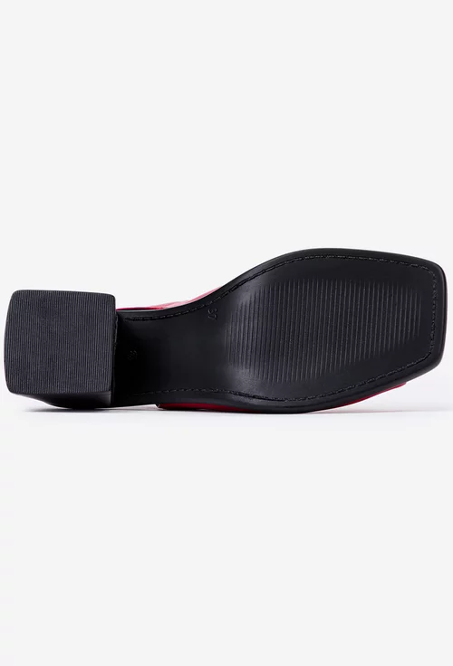 Sandale rosii din piele cu ornament