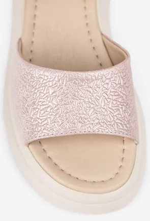 Sandale roz pudra din piele cu model