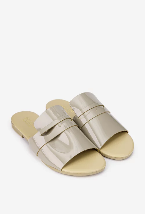 Sandale stil papuc dama bej din piele lacuita