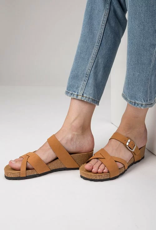 Sandale tip papuc din piele naturala nuanta camel Dora