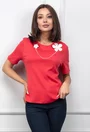 Tricou rosu accesorizat