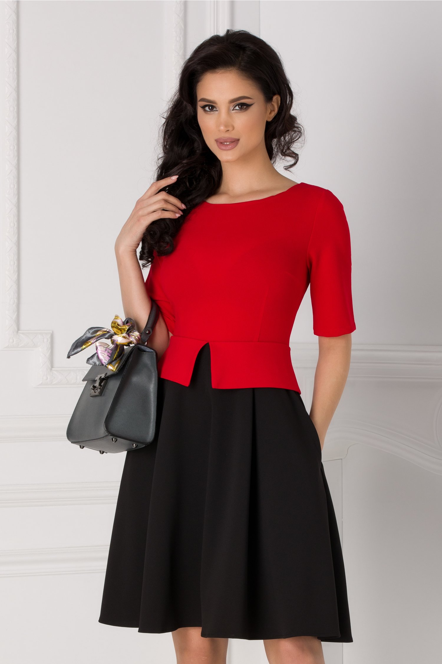 Rochie Frida neagra cu rosu la bust
