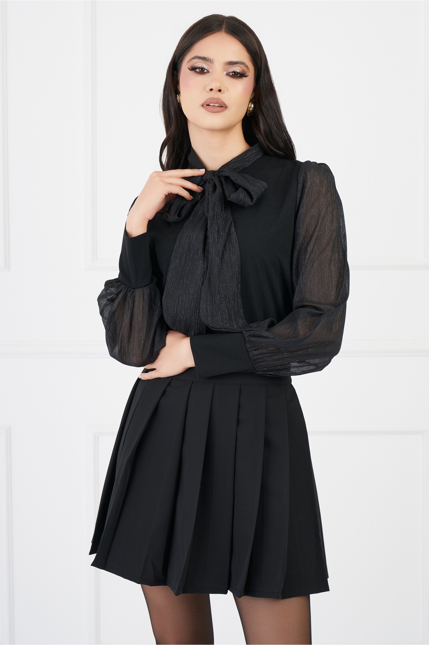 Bluza Antonia neagra cu maneci din voal cu insertii din fir lurex