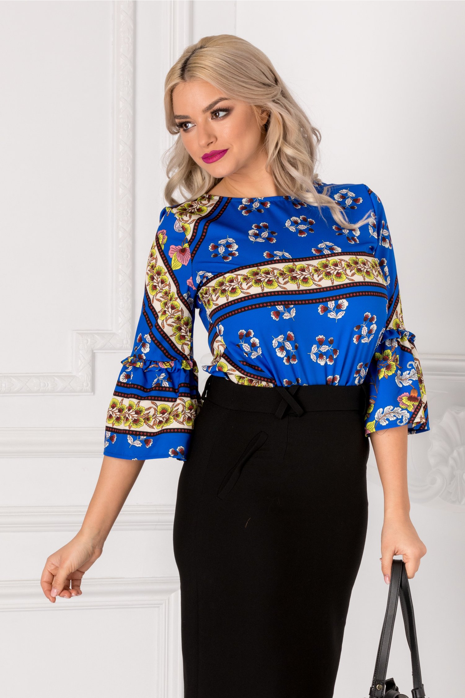 Bluza Avery albastra cu imprimeuri florale