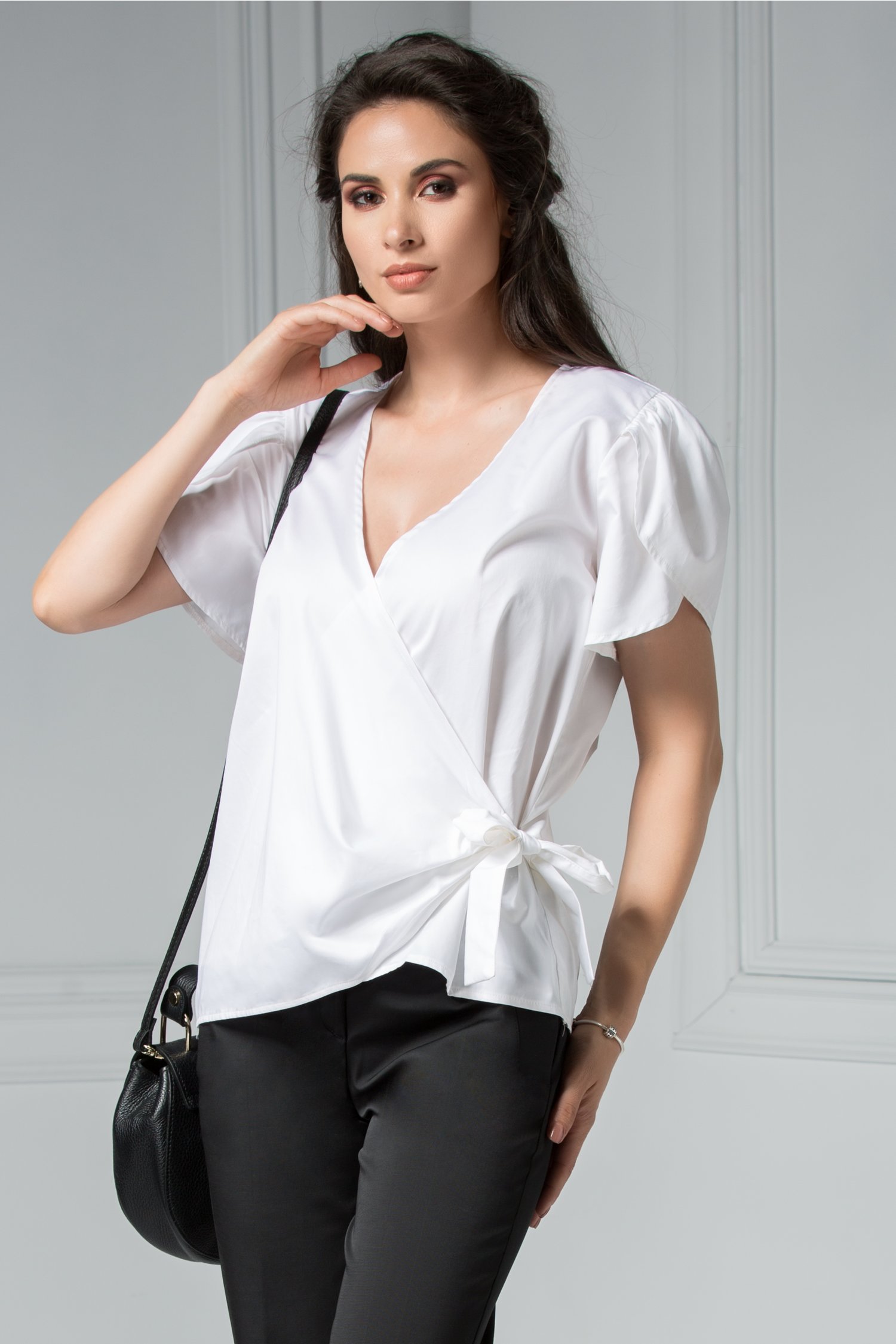 Bluza Brise Glafira alba petrecuta cu manecute vaporoase