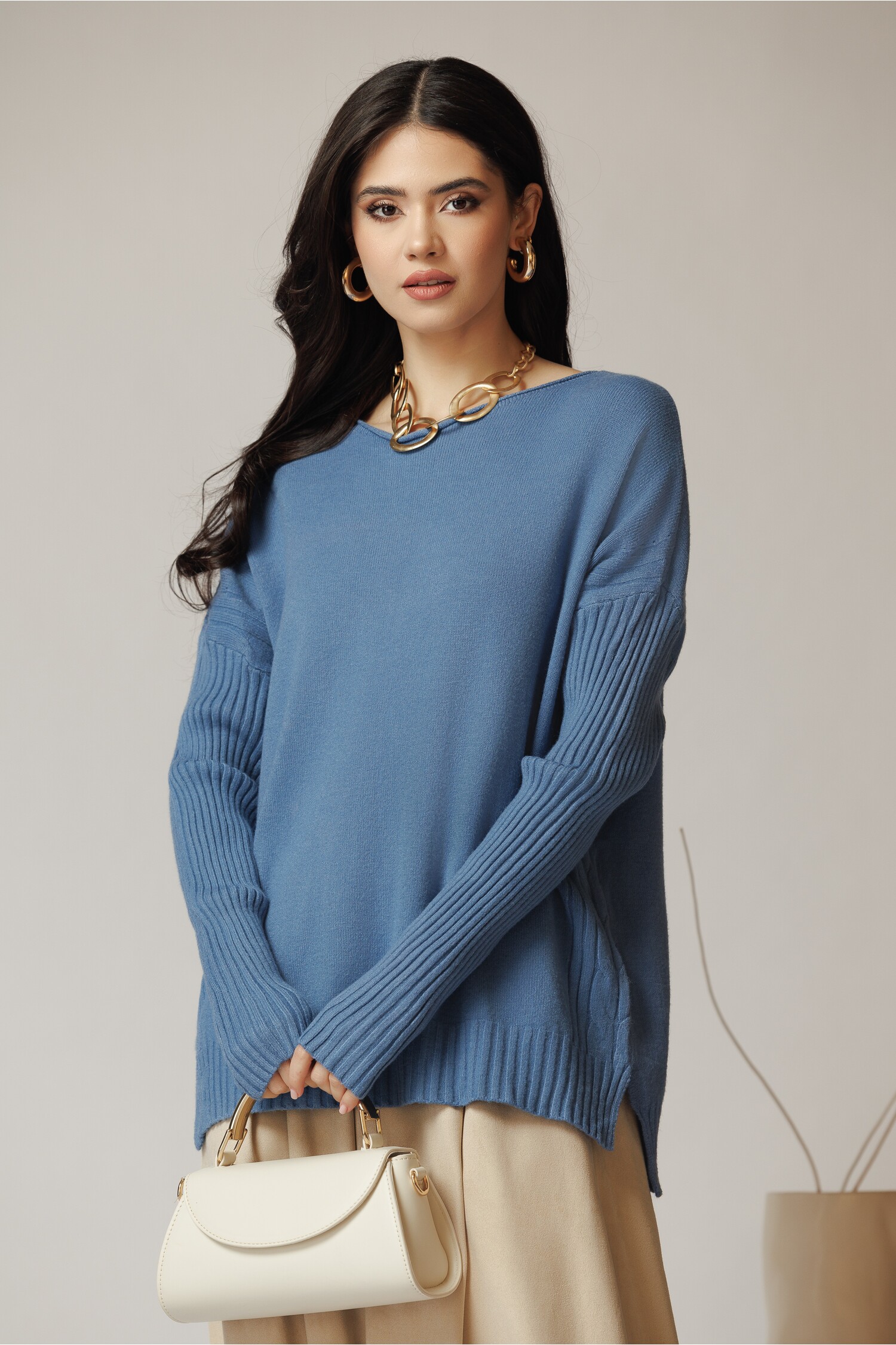 Bluza casual din tricot bleu cu maneci reiate