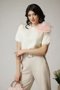 Bluza casual din tricot ivory cu floare maxi si maneci scurte