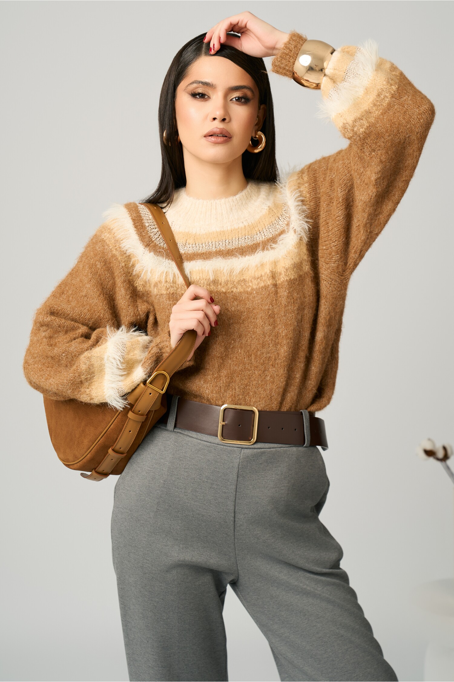 Bluza casual din tricot maro camel cu imprimeuri bej