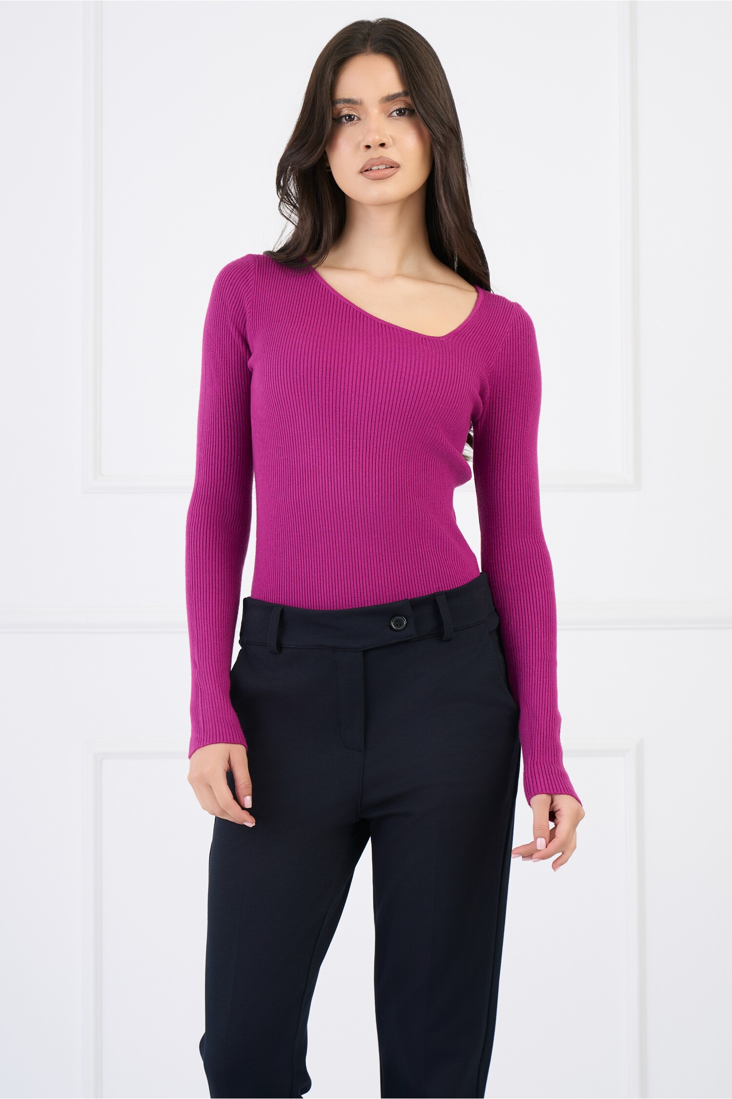 Bluza casual din tricot reiat magenta cu decolteu in colt