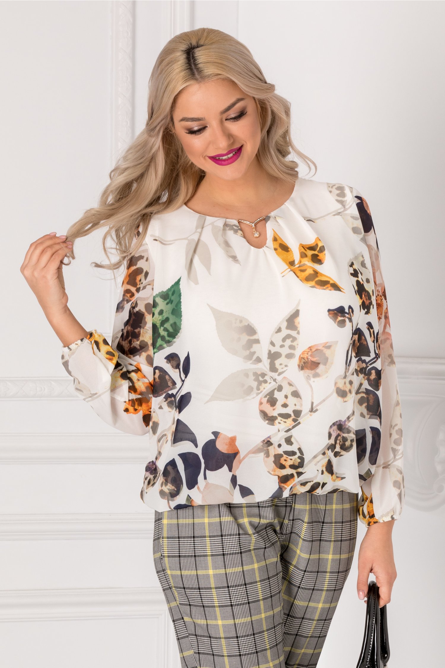 Bluza Cate alba cu imprimeu floral multicolor