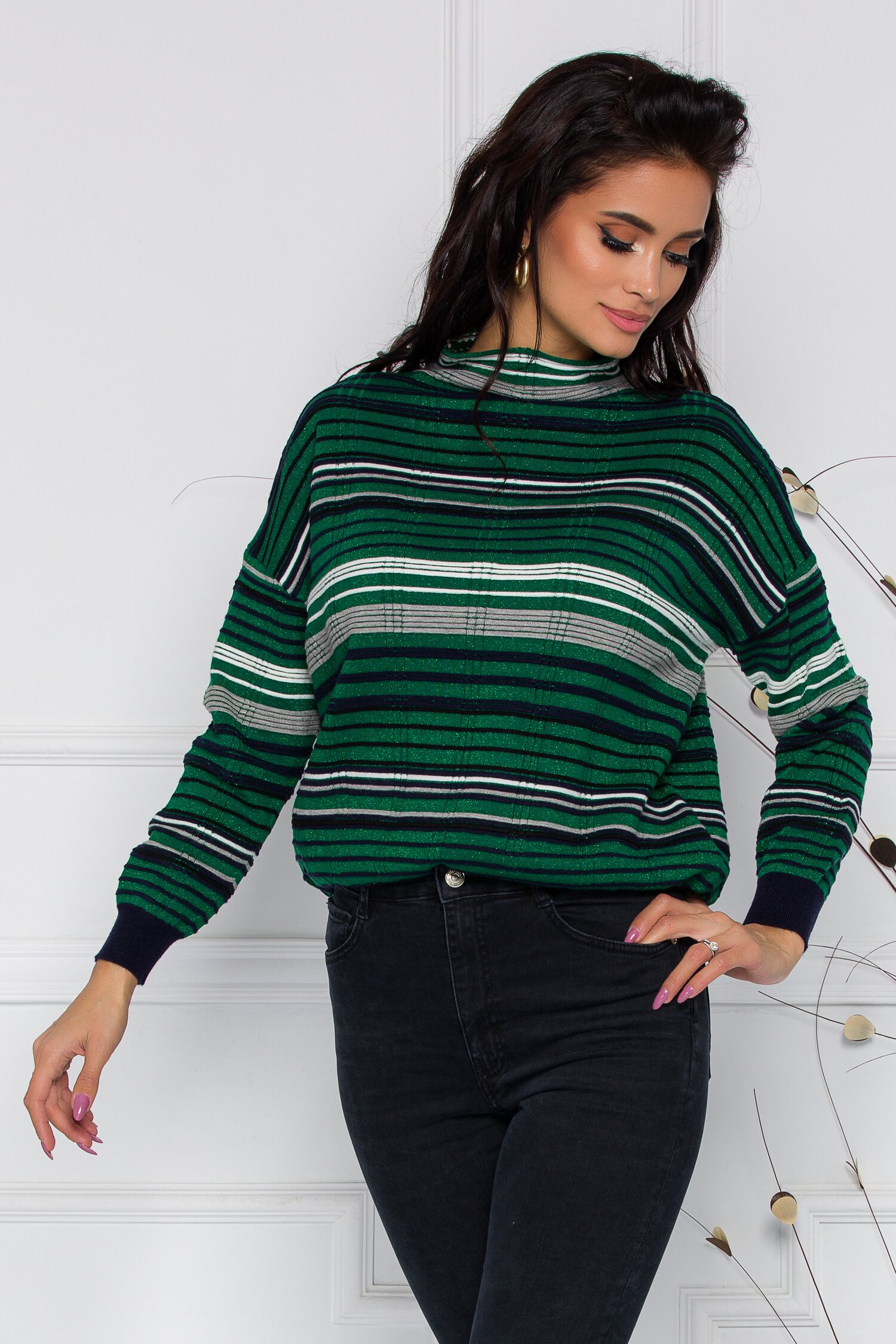 Bluza Cleo verde cu imprimeu in dungi colorate si guler