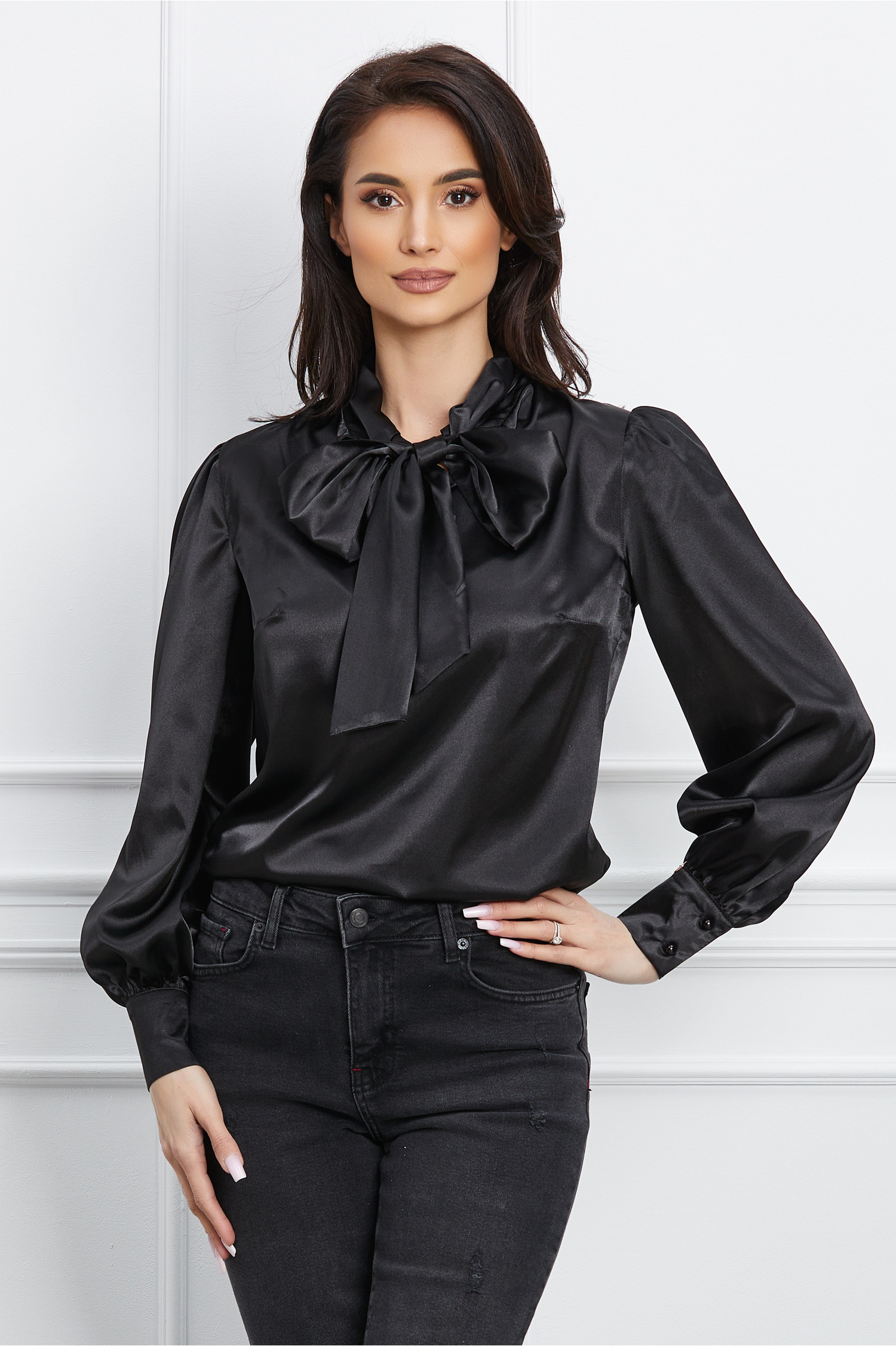 Bluza Dy Fashion neagra din satin cu funda la guler Bluză