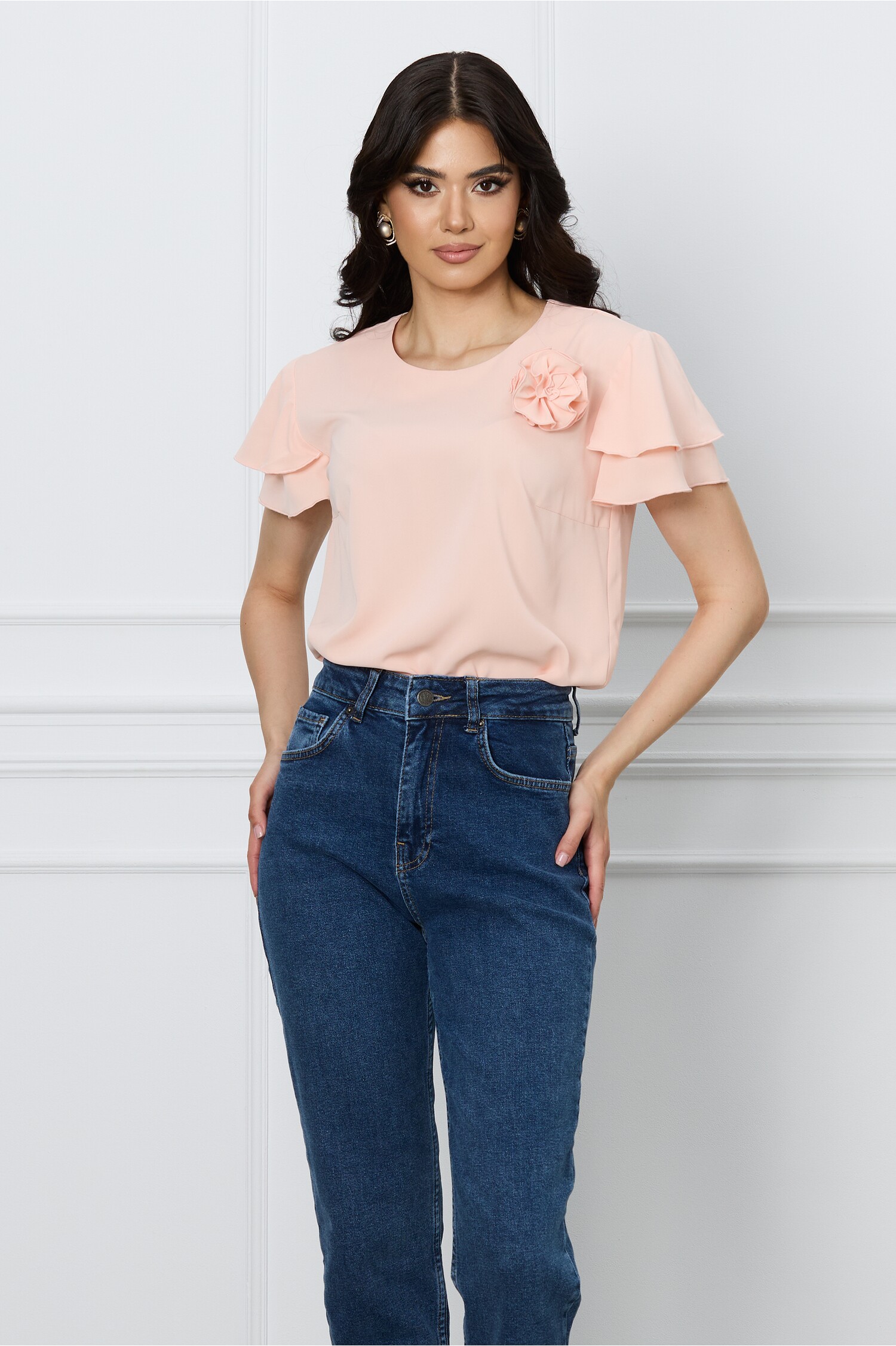 Bluza DY Fashion peach cu trandafir si volane la maneci