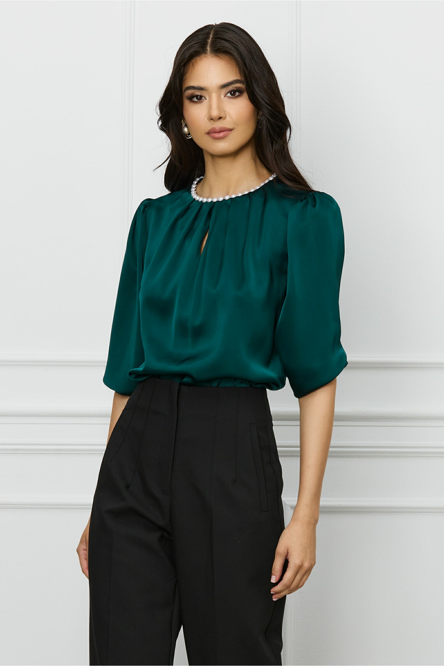 Bluza DY Fashion verde cu perle la decolteu