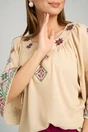 Bluza eleganta din crep bej cu broderie traditionala