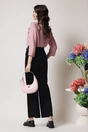 Bluza eleganta din viscoza roz cu volan si brosa