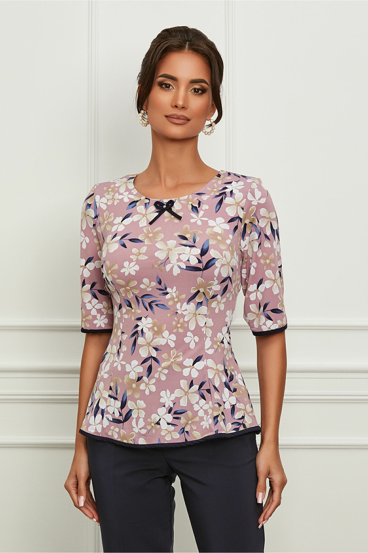 Bluza Ildiko roz cu imprimeuri florale bej
