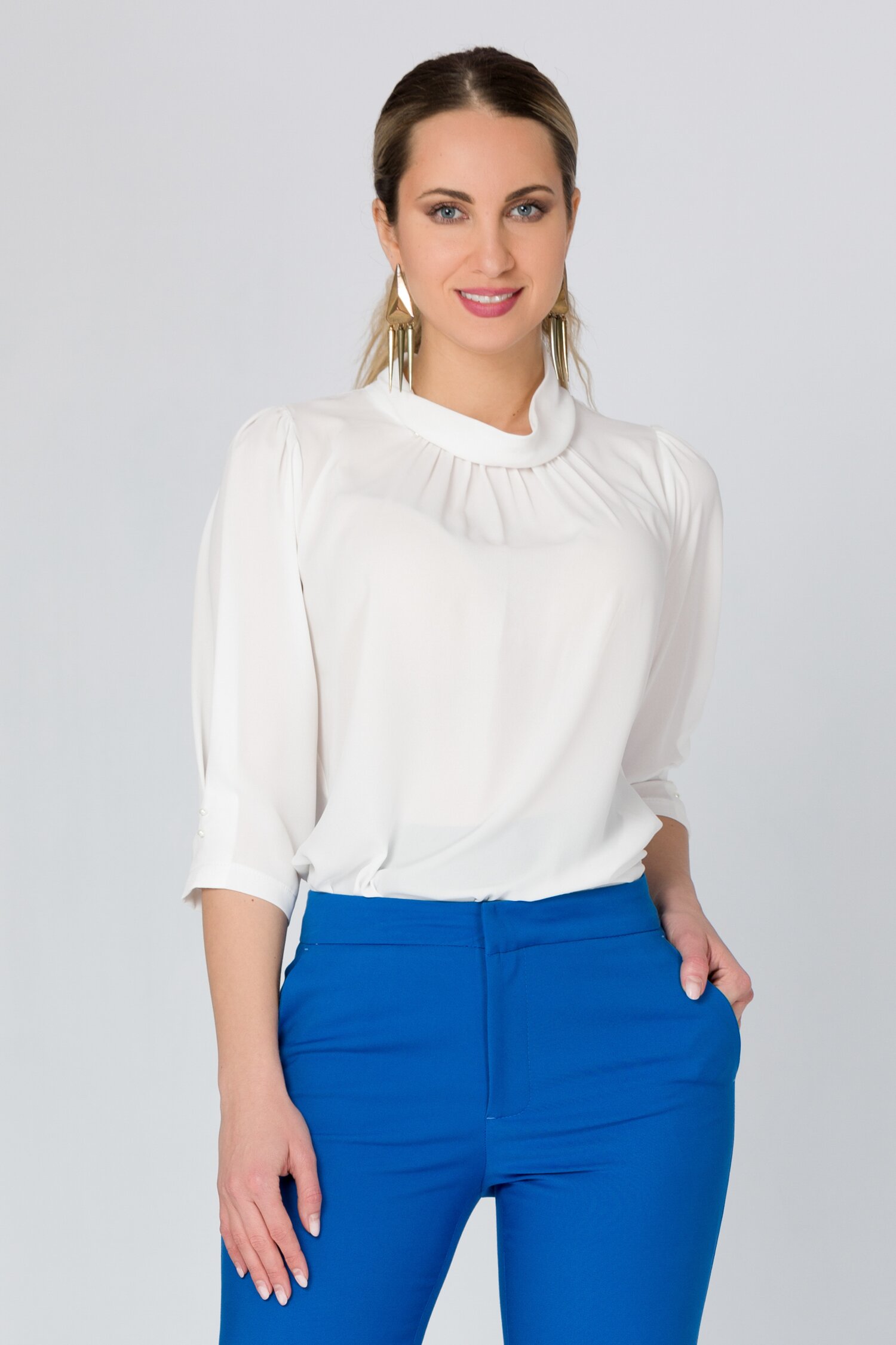 Bluza LaDonna alba cu perlute la guler