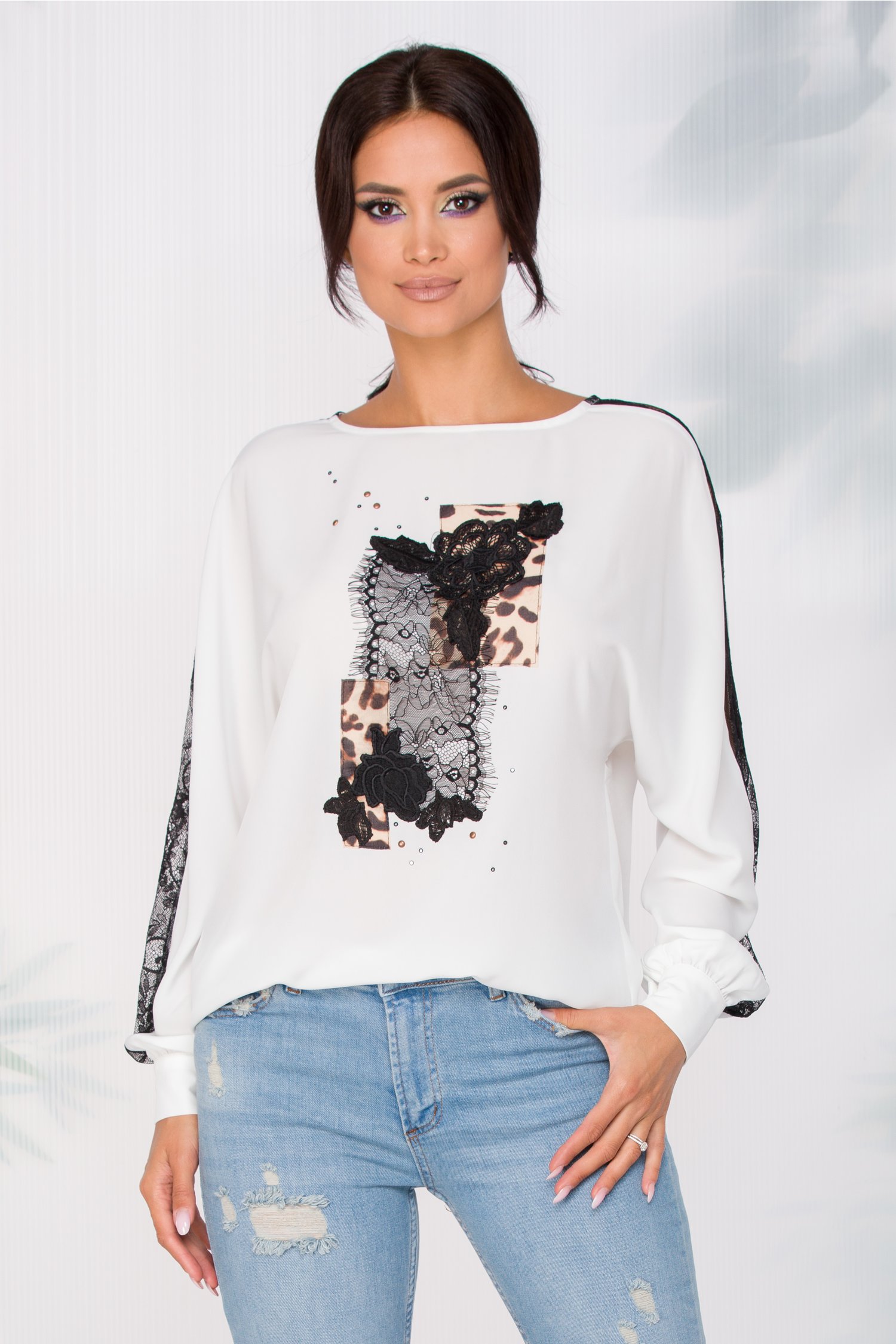 Bluza LaDonna alba in croi lejer cu insertii din dantela si animal print