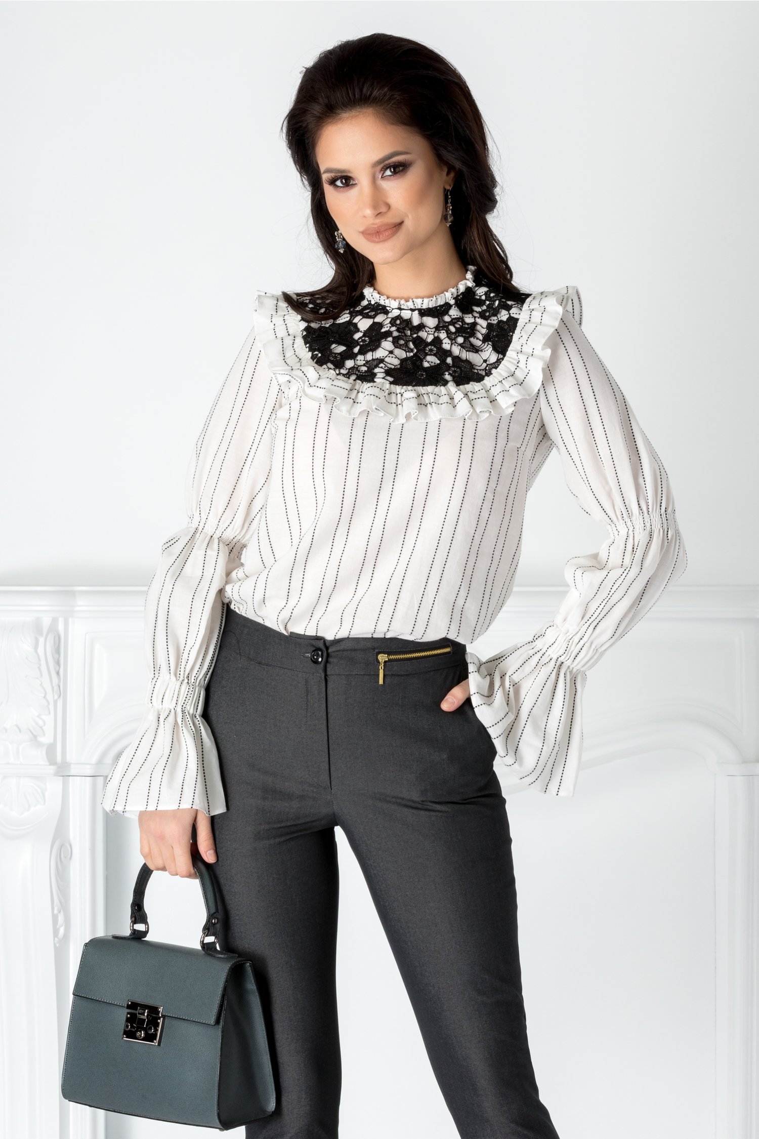 Bluza LaDonna cu volanase si broderie la bust