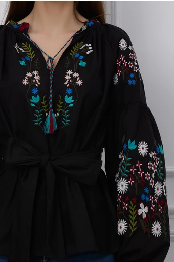Bluza Minola neagra cu broderie florala si cordon in talie