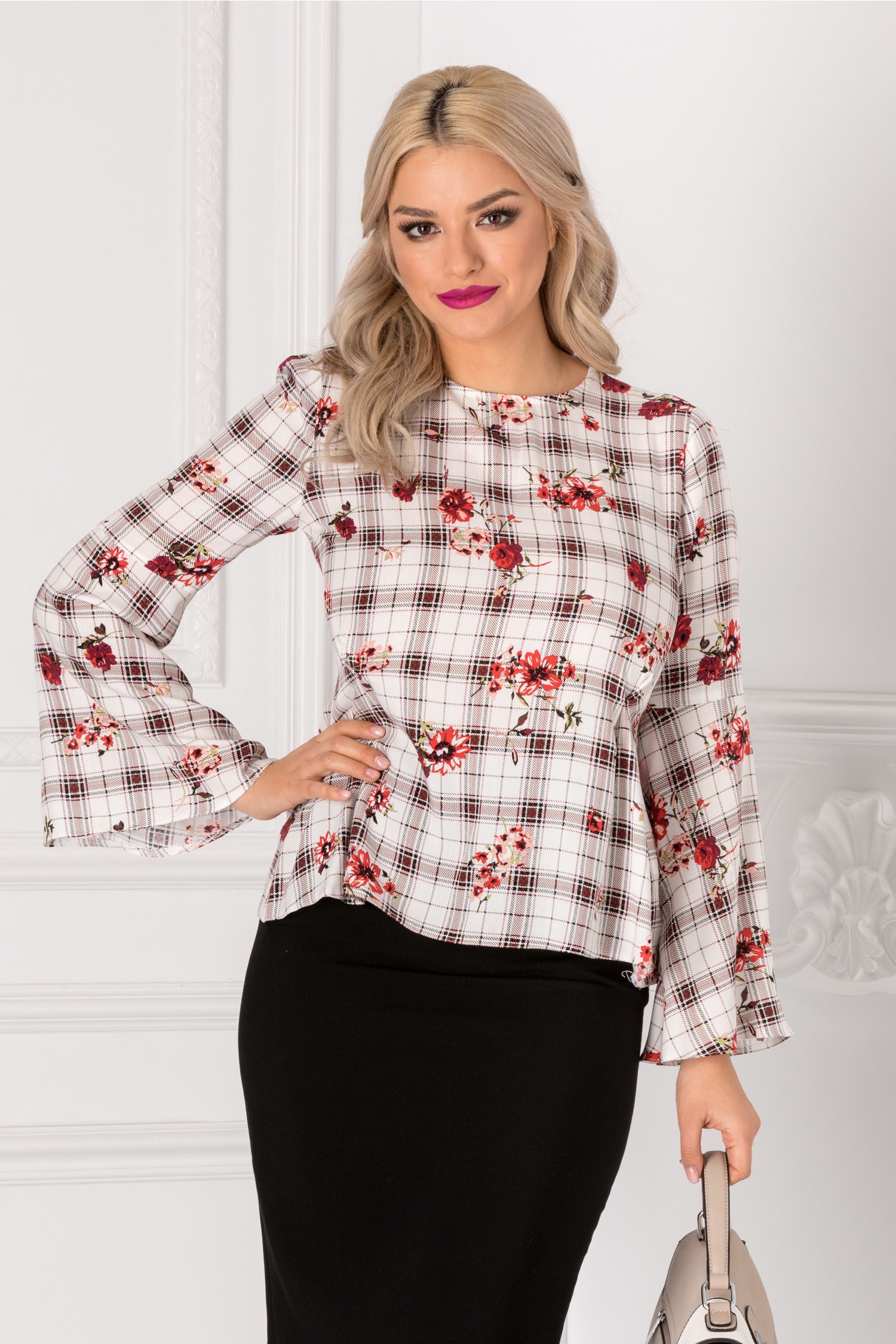 Bluza Moze alba cu carouri si imprimeu floral rosu