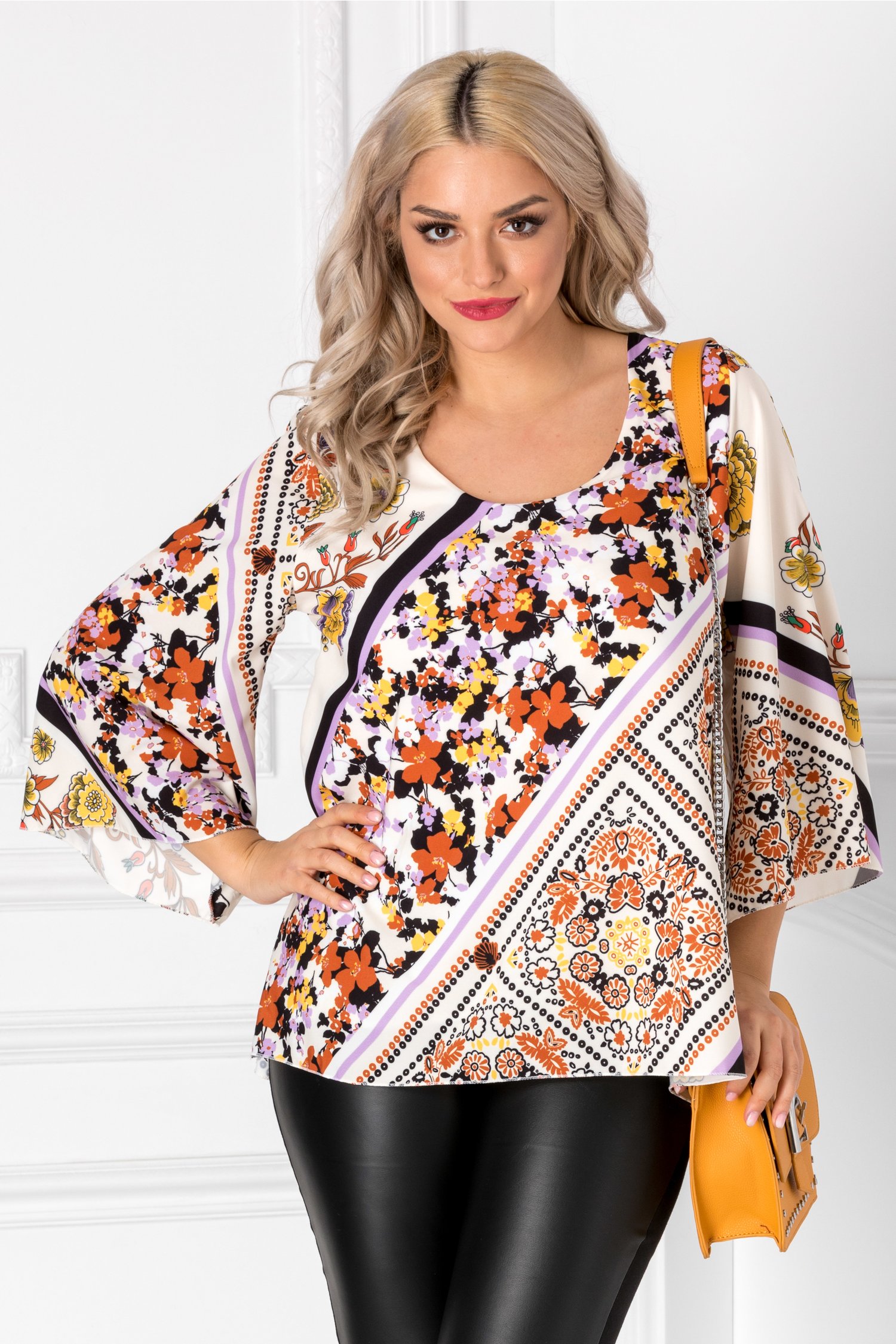 Bluza ivoire cu imprimeuri florale lila